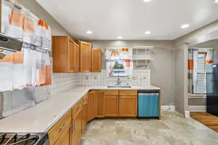 811 W Franklin St, Portage, WI 53901 - Photo 38