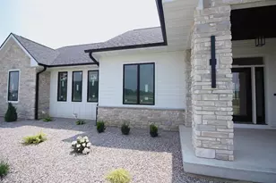 5143 N Brownwood Dr, Janesville, WI 53545 - Photo 6