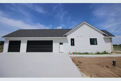 5143 N Brownwood Drive, Janesville, WI 53545 - Photo 4