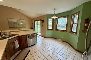 2809 Maple View Dr, Madison, WI 53719 - Photo 14