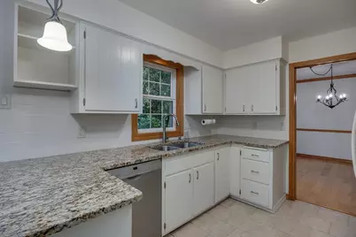 927 Camp Fire Drive, Sun Prairie, WI 53590 - Photo 6