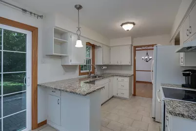 927 Camp Fire Drive, Sun Prairie, WI 53590 - Photo 4