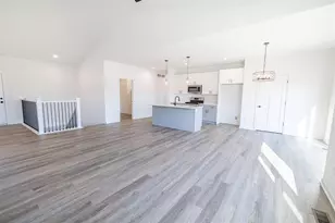 1948 Sequoia Dr, Janesville, WI 53545 - Photo 4