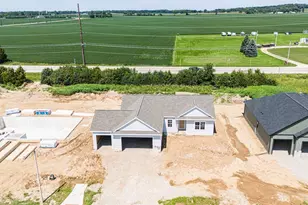 1948 Sequoia Dr, Janesville, WI 53545 - Photo 4