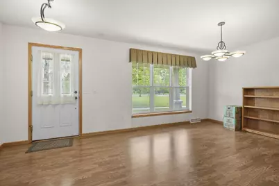 1565 Okeeffe Avenue, Sun Prairie, WI 53590 - Photo 2