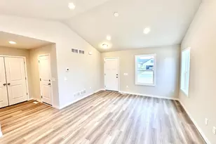 317 Orchid Ave, Stoughton, WI 53589 - Photo 6