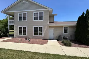 4636 Woodgate Dr, Janesville, WI 53546 - Photo 2