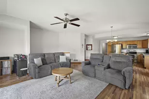 614 Belmont Dr, Watertown, WI 53094 - Photo 4