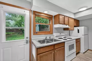 612 S Brooks St, Madison, WI 53715 - Photo 10