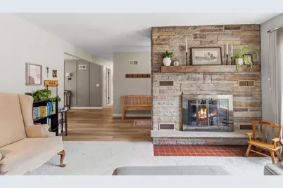 260 Holly Court, Prairie Du Sac, WI 53578 - Photo 6