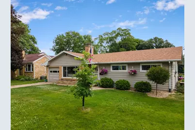 260 Holly Court, Prairie Du Sac, WI 53578 - Photo 2