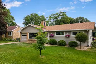 260 Holly Ct, Prairie Du Sac, WI 53578 - Photo 2