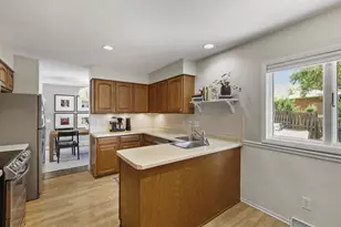 7208 Friendship Ln, Middleton, WI 53562 - Photo 8