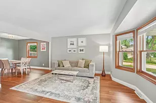 5838 Roanoke Dr, Fitchburg, WI 53719 - Photo 8