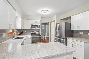 5838 Roanoke Dr, Fitchburg, WI 53719 - Photo 12