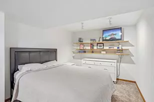 5838 Roanoke Dr, Fitchburg, WI 53719 - Photo 26