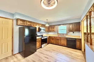 928 Columbia Dr, Janesville, WI 53546 - Photo 8