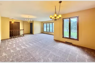 928 Columbia Drive, Janesville, WI 53546 - Photo 4
