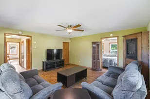 327 N Main St, Pardeeville, WI 53954 - Photo 4