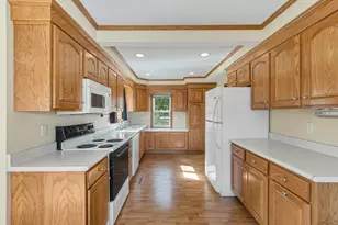 327 N Main St, Pardeeville, WI 53954 - Photo 6