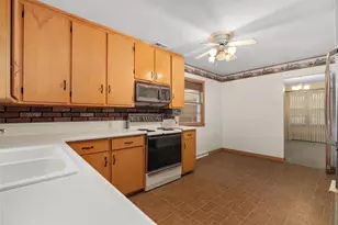 653 Orchard Dr, Madison, WI 53711 - Photo 16