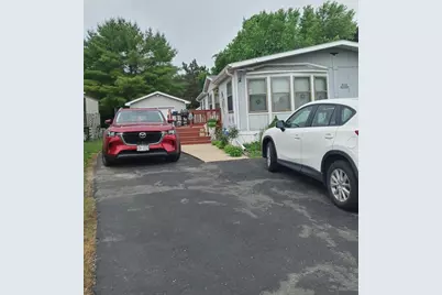 W210N11678 Pinecrest Lane, Germantown, WI 53022 - Photo 2
