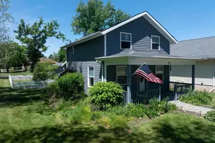 903 Vine St, Wisconsin Dells, WI 53965 - Photo 2