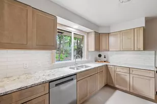 1305 E Johnson St, Madison, WI 53703 - Photo 16