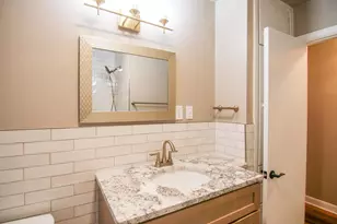 1305 E Johnson St, Madison, WI 53703 - Photo 32