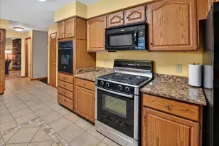 6602 Montclair Ln, Madison, WI 53711 - Photo 12