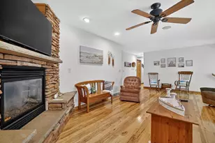 1126 Fillmore Ave, Oshkosh, WI 54902 - Photo 8