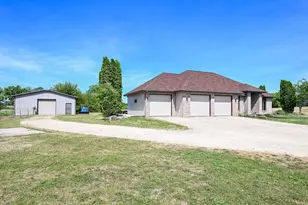 11129 N Charley Bluff Rd, Milton, WI 53563 - Photo 4