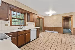 2403 Maywood Cir, Middleton, WI 53562 - Photo 14