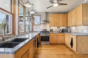 1130 E Gorham St, Madison, WI 53703 - Photo 12