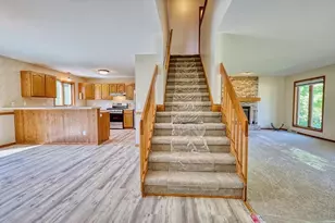 6413 Dylyn Dr, Madison, WI 53719 - Photo 8