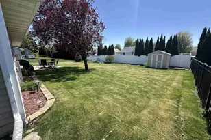 3718 Labrador Dr, Janesville, WI 53546 - Photo 4
