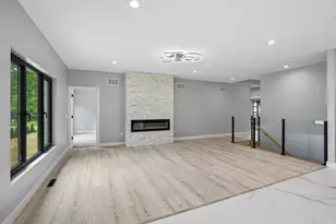 386 Oakbrook Dr, Wisconsin Dells, WI 53965 - Photo 14