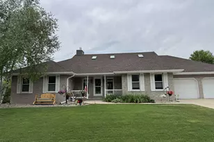 847 Cambridge Dr, Janesville, WI 53548 - Photo 1