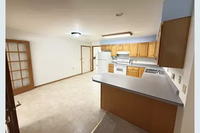 635 W Slifer Street #D, Portage, WI 53901 - Photo 4