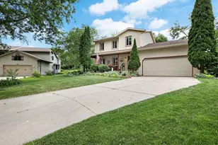 3702 Spring Hill Ct, Middleton, WI 53562 - Photo 2