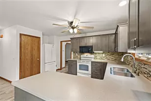 3702 Spring Hill Ct, Middleton, WI 53562 - Photo 12