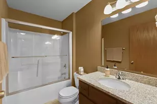 909 Tony Dr, Madison, WI 53704 - Photo 18