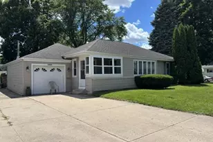 1402 Bennett St, Janesville, WI 53545 - Photo 2