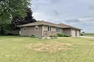 4105 Mackinac Dr, Janesville, WI 53546 - Photo 2
