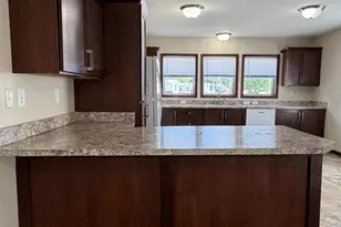 135 Maple St, Reedsburg, WI 53953 - Photo 4