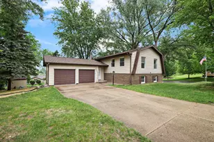3906 Rolling Hill Dr, Middleton, WI 53562 - Photo 4