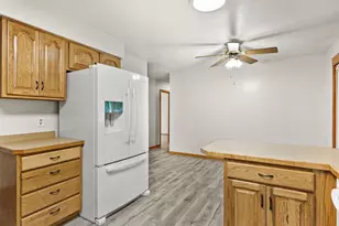 1520 N Pontiac Dr, Janesville, WI 53545 - Photo 12