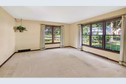 5 Parklawn Place, Madison, WI 53705 - Photo 10