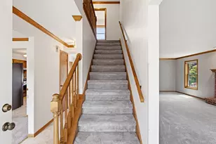W169N10806 Redwood Ln, Germantown, WI 53022 - Photo 8
