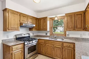 W169N10806 Redwood Ln, Germantown, WI 53022 - Photo 18